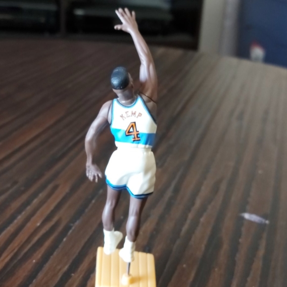 3 for $20/ ShawnKemp98StartingLineupClevelandCavs - Picture 3 of 4